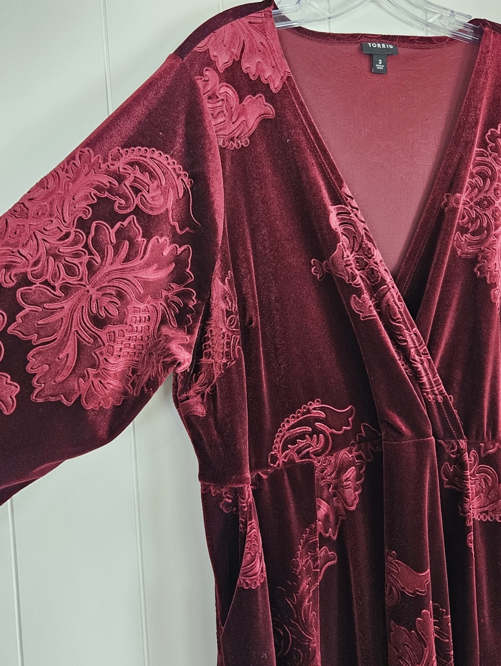 Torrid Faux Wrap Dress Velvet Burgundy Surplice 3/4 Sleeve Dark Romance Womens 3 - Picture 5 of 8